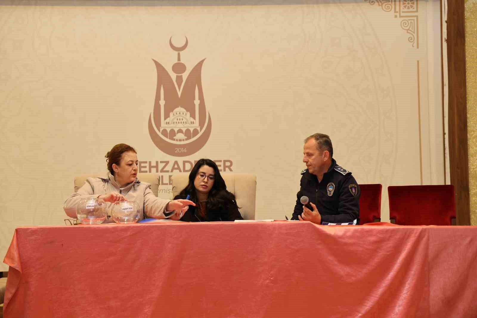 Şehzadeler’de pazarcılar için kura çekimi yapıldı
