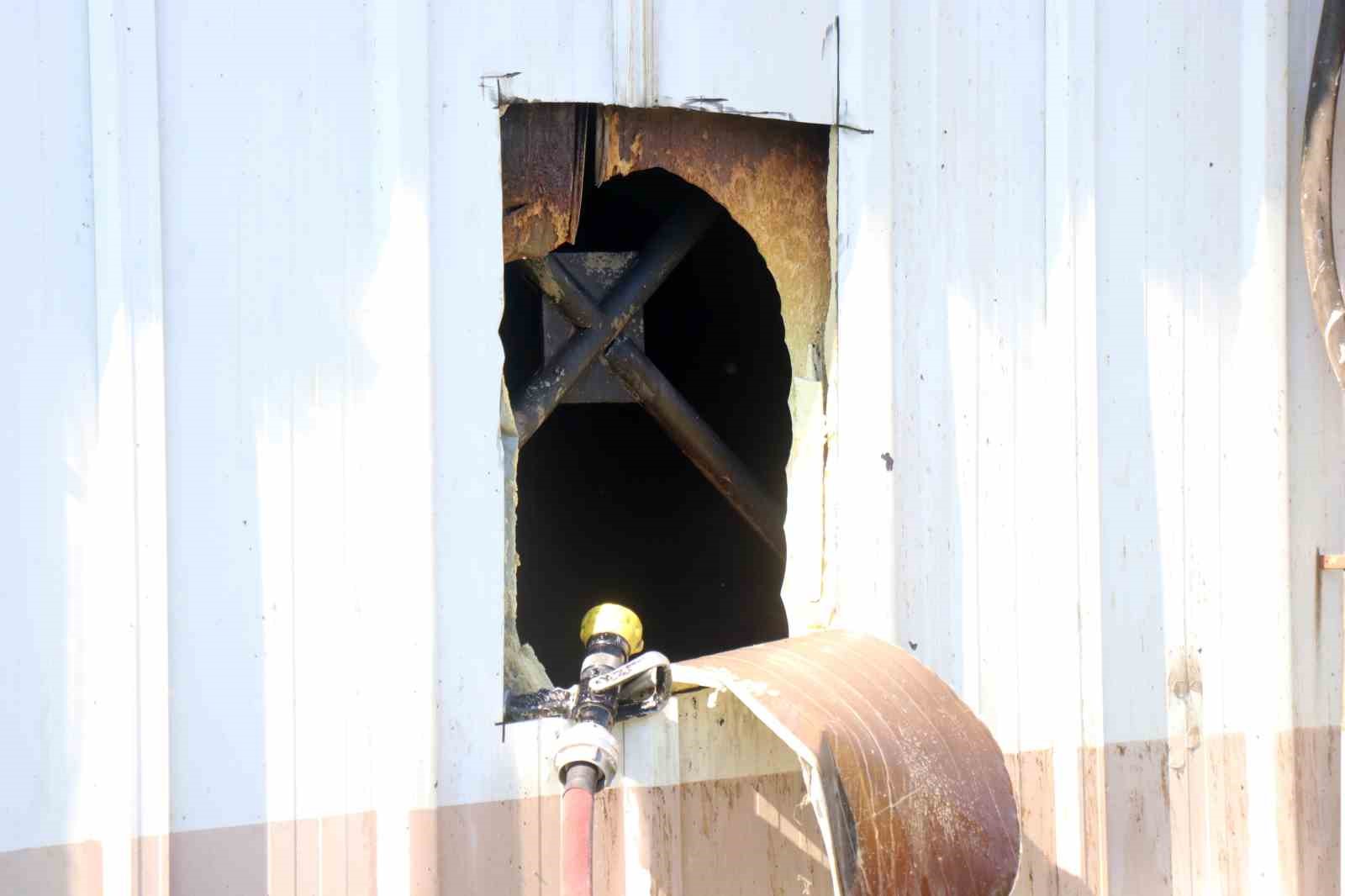 Şekerleme fabrikasında korkutan yangın: Ekipler seferber oldu
