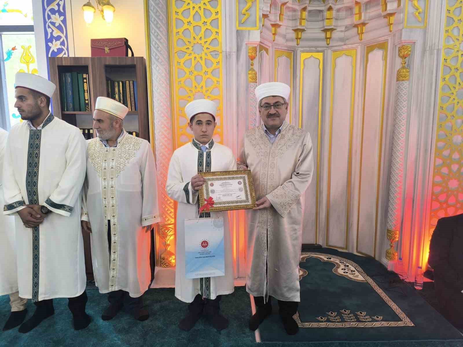 Sekiz genç hafıza belgeleri verildi
