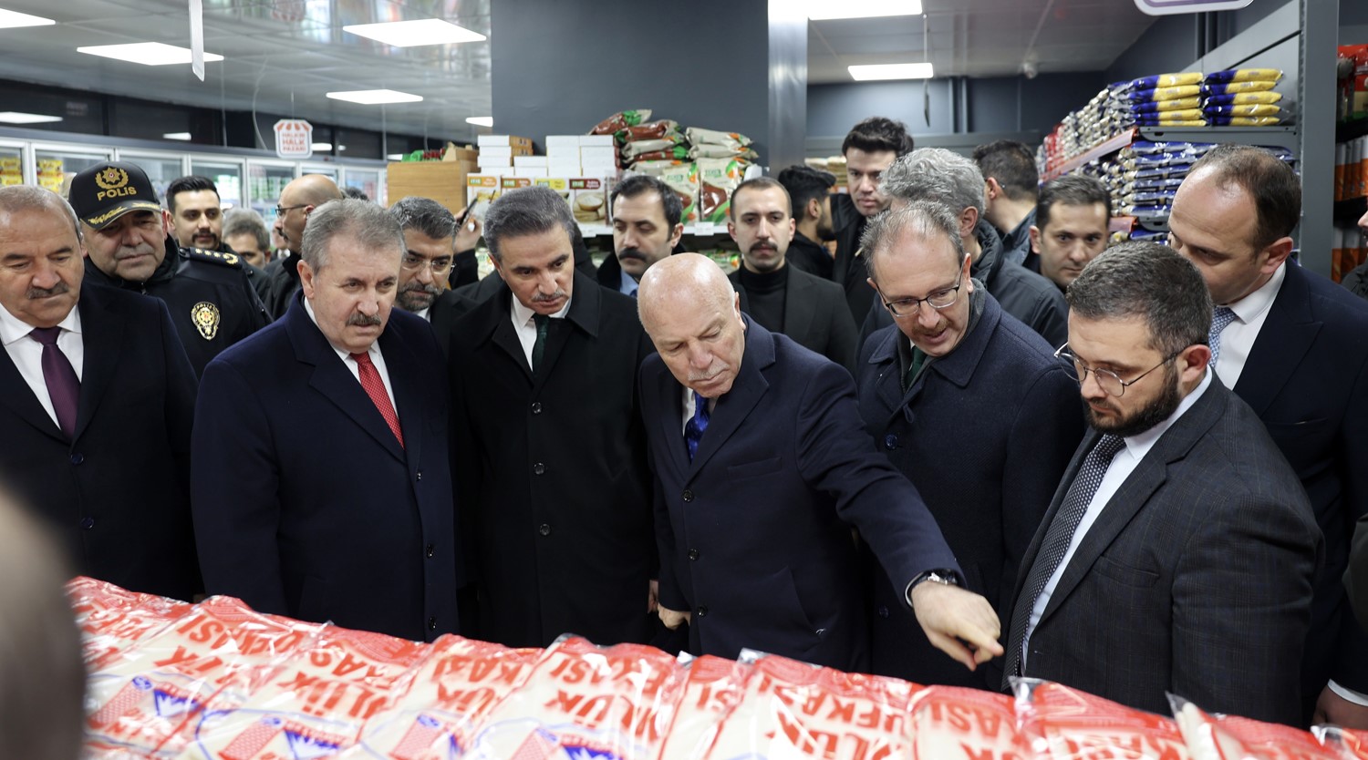 Sekmen: "Bu pazar; gönül belediyeciliğinin en güzel eseridir"
