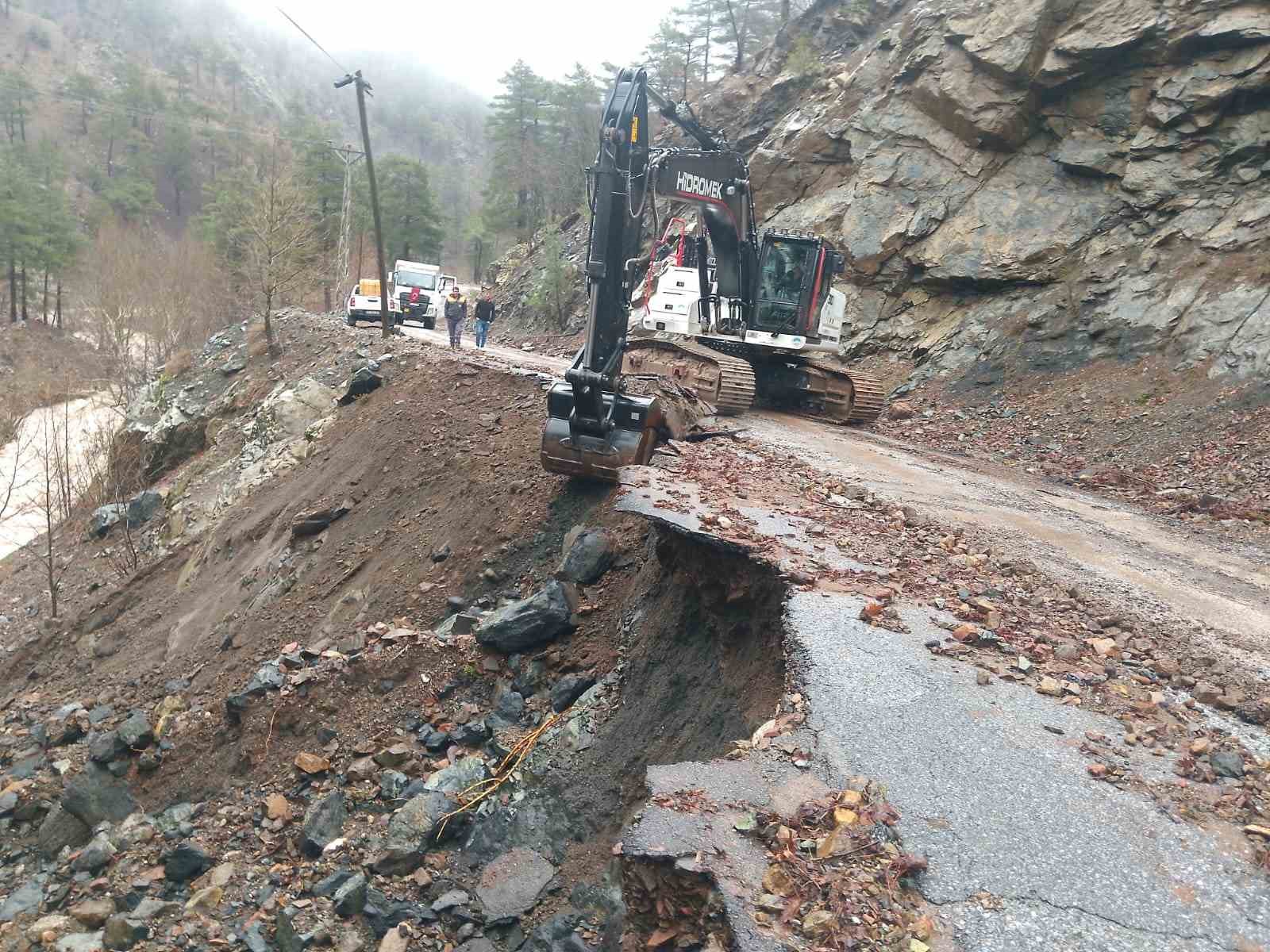 Sel, heyelan ve kar yağışına karşı yoğun mücadele

