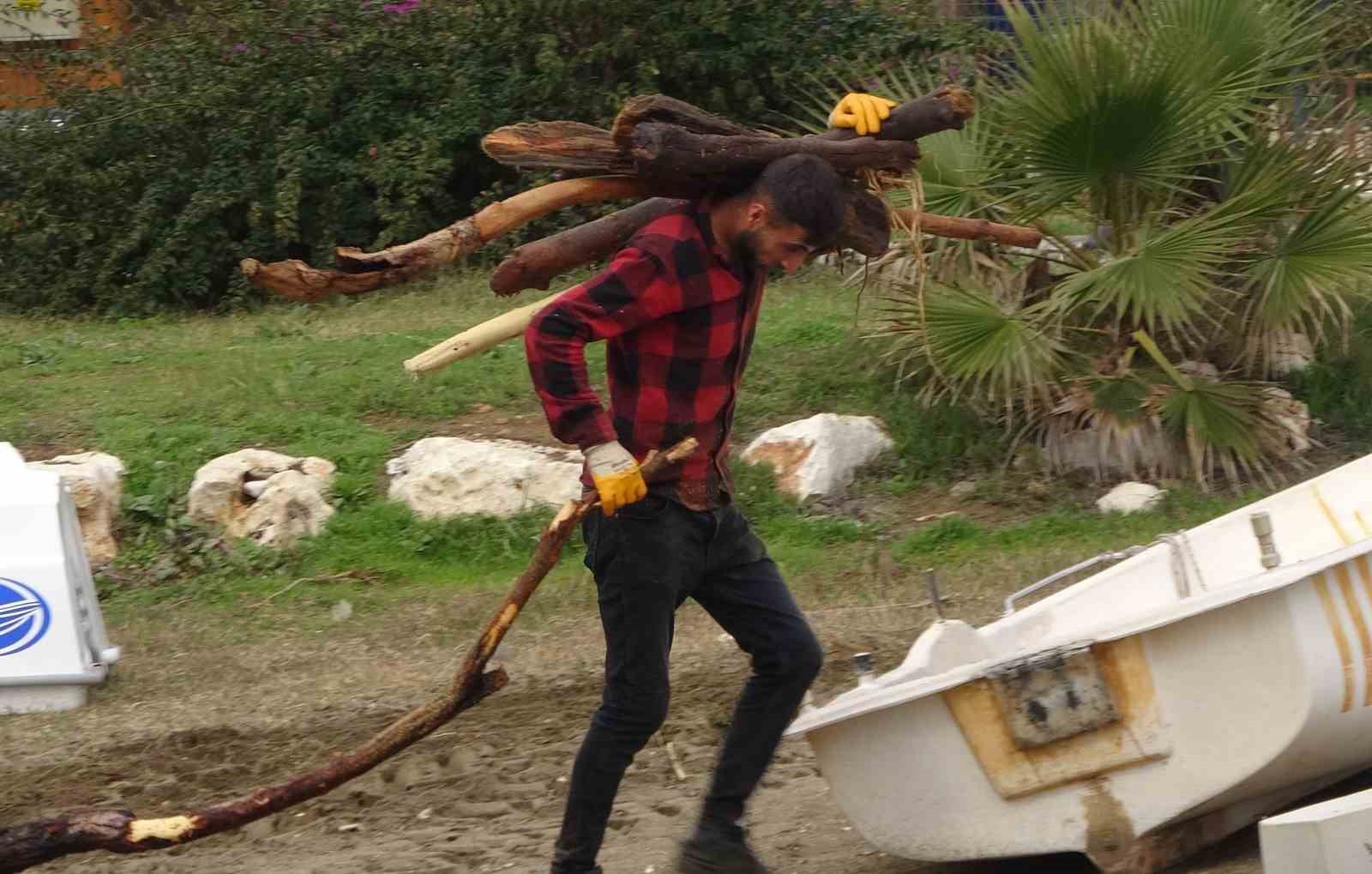 Sel sonrası ’milyonluk’ yazlıkların önünde ’ekmek’ mücadelesi
