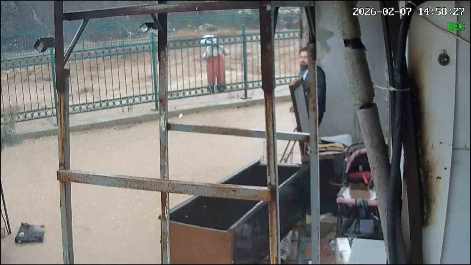 Sel sularının bastığı evi zarar gören kadın afet esnasında yaralandı
