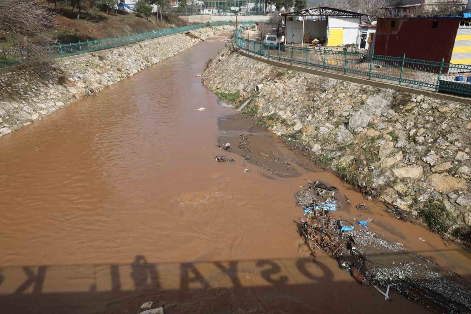 Sel sularının bastığı evi zarar gören kadın afet esnasında yaralandı

