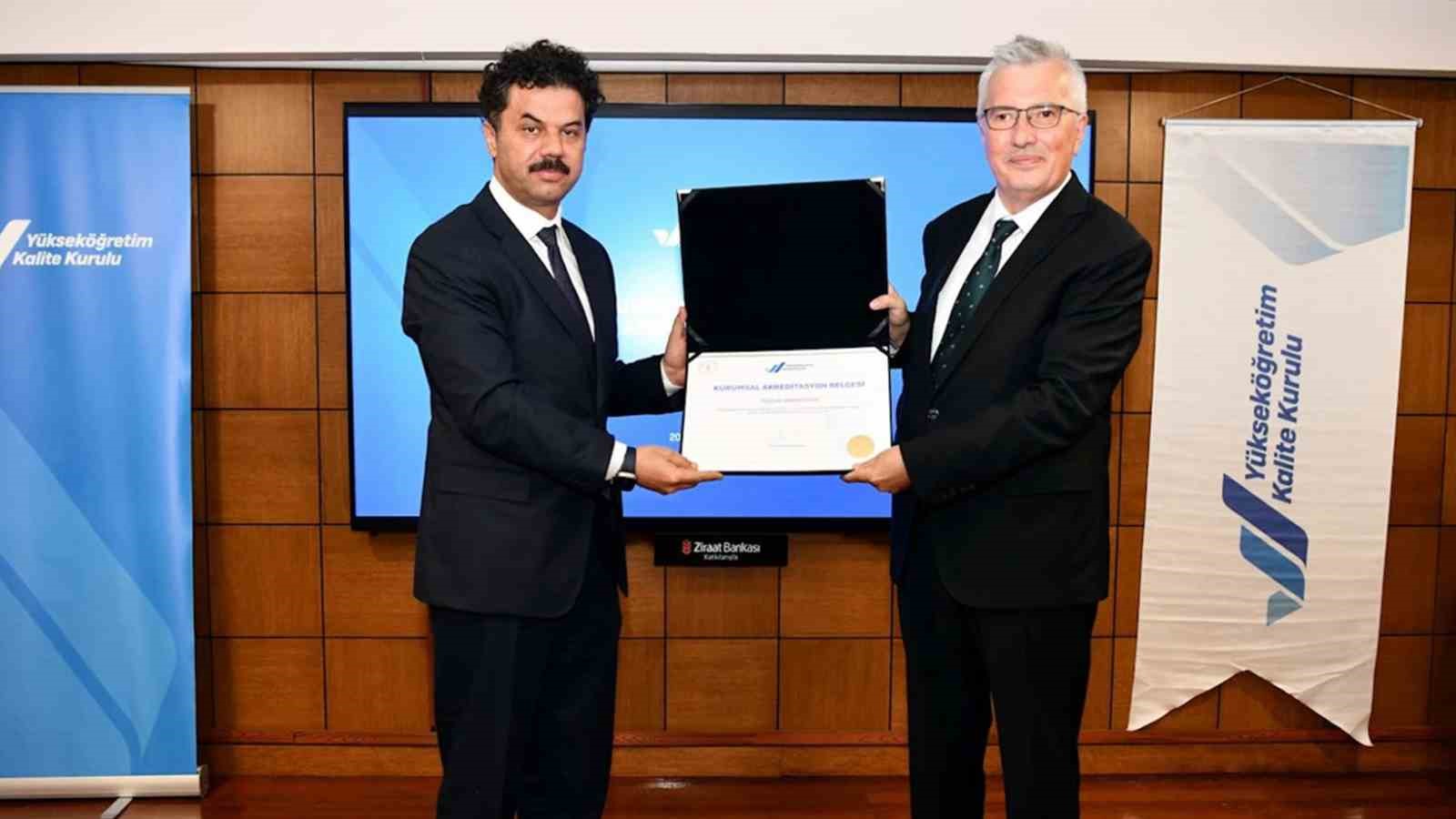 Selçuk Üniversitesi 2025’te bilimsel araştırmadan sosyal alanlara önemli atılımlar gerçekleştirdi
Selçuk Üniversitesi 2025’te bilimsel araştırmadan sosyal alanlara önemli atılımlar gerçekleştirdi