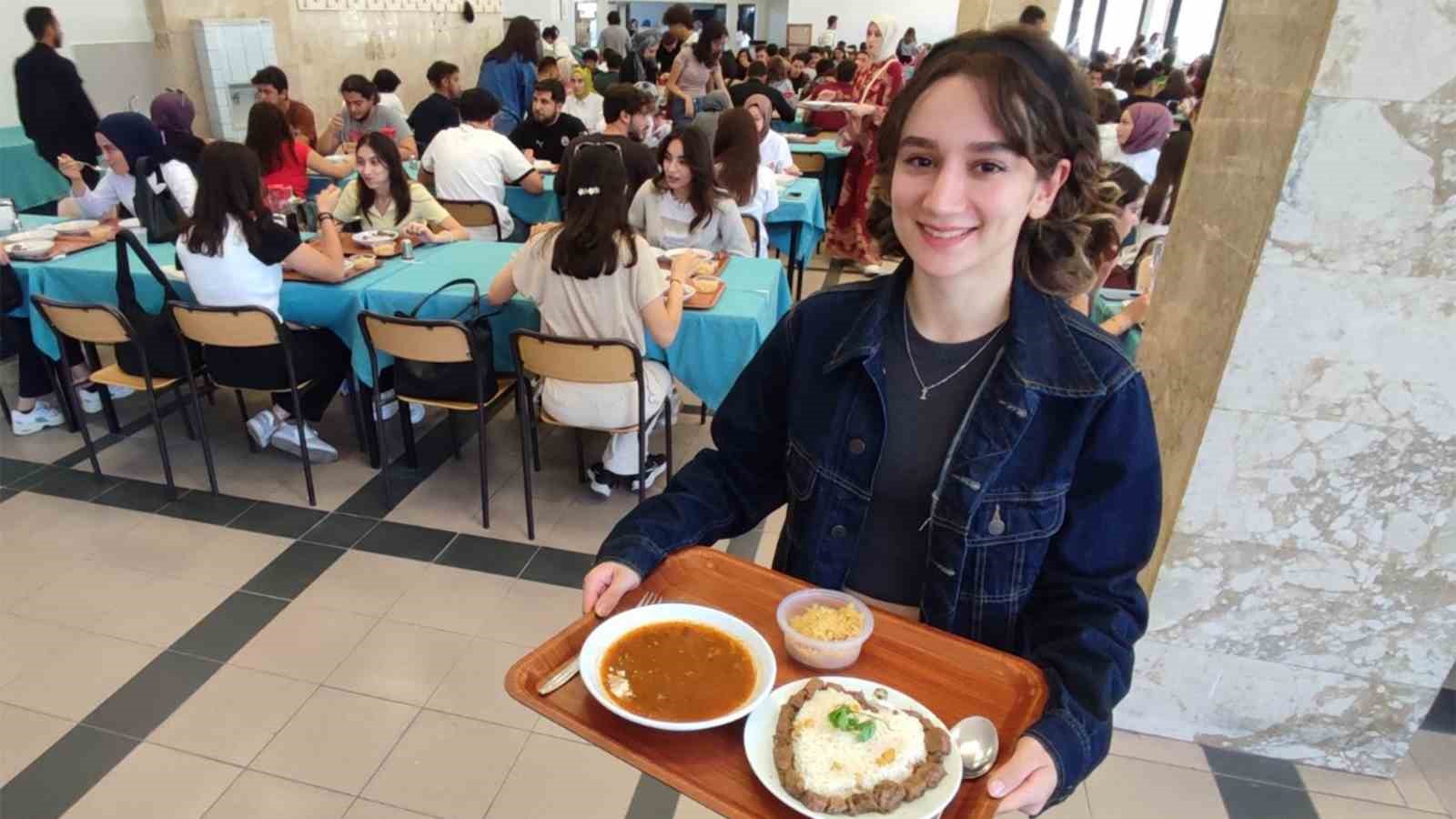 Selçuk Üniversitesi 2025’te bilimsel araştırmadan sosyal alanlara önemli atılımlar gerçekleştirdi
Selçuk Üniversitesi 2025’te bilimsel araştırmadan sosyal alanlara önemli atılımlar gerçekleştirdi