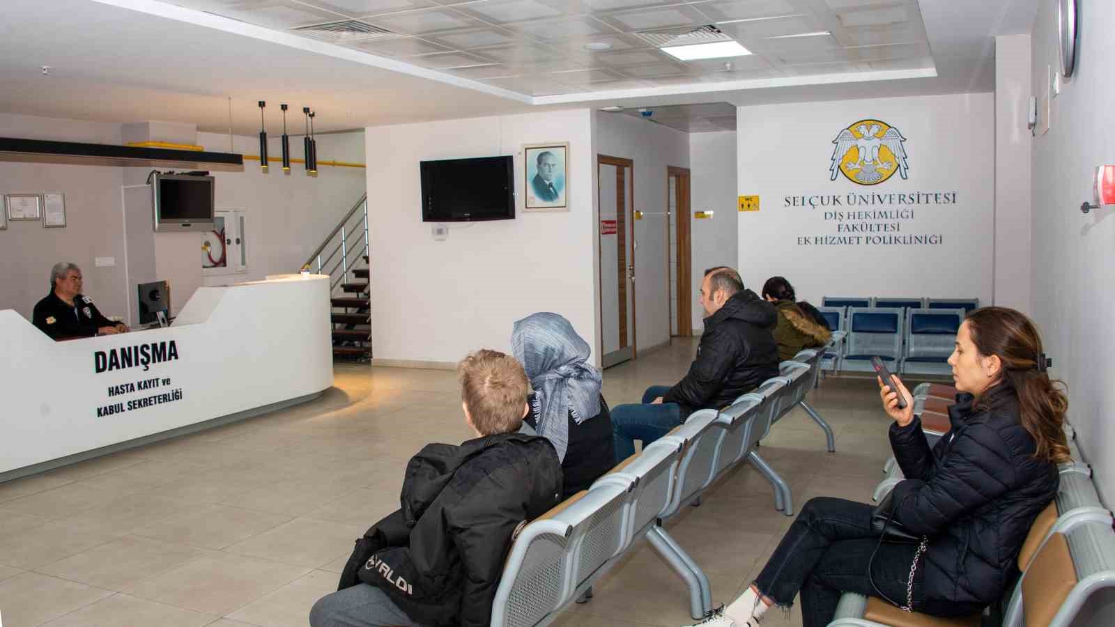 Selçuk Üniversitesi, Beyhekim’de ağız - diş sağlığı hizmetlerine devam ediyor
Selçuk Üniversitesi, Beyhekim’de ağız - diş sağlığı hizmetlerine devam ediyor