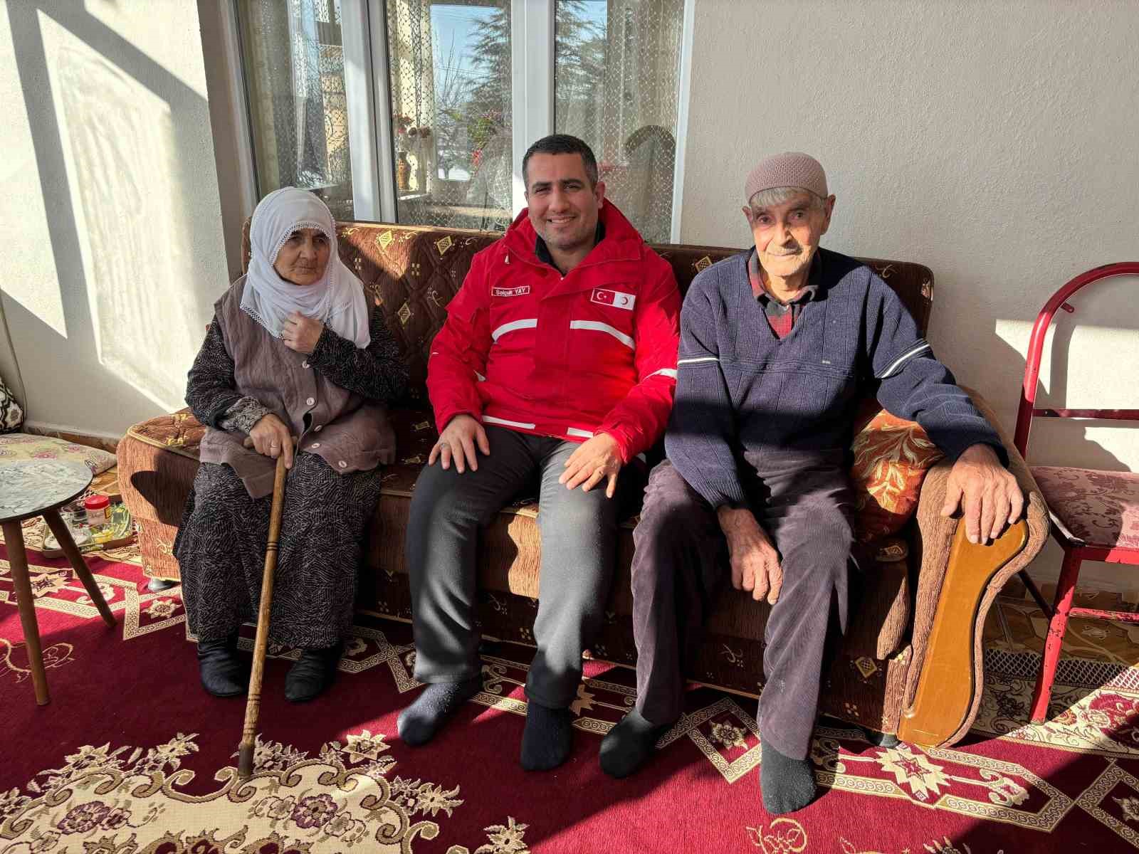 Selçuk Yay: "Büyüklerimiz bizim baş tacımızdır"
Selçuk Yay: "Büyüklerimiz bizim baş tacımızdır"