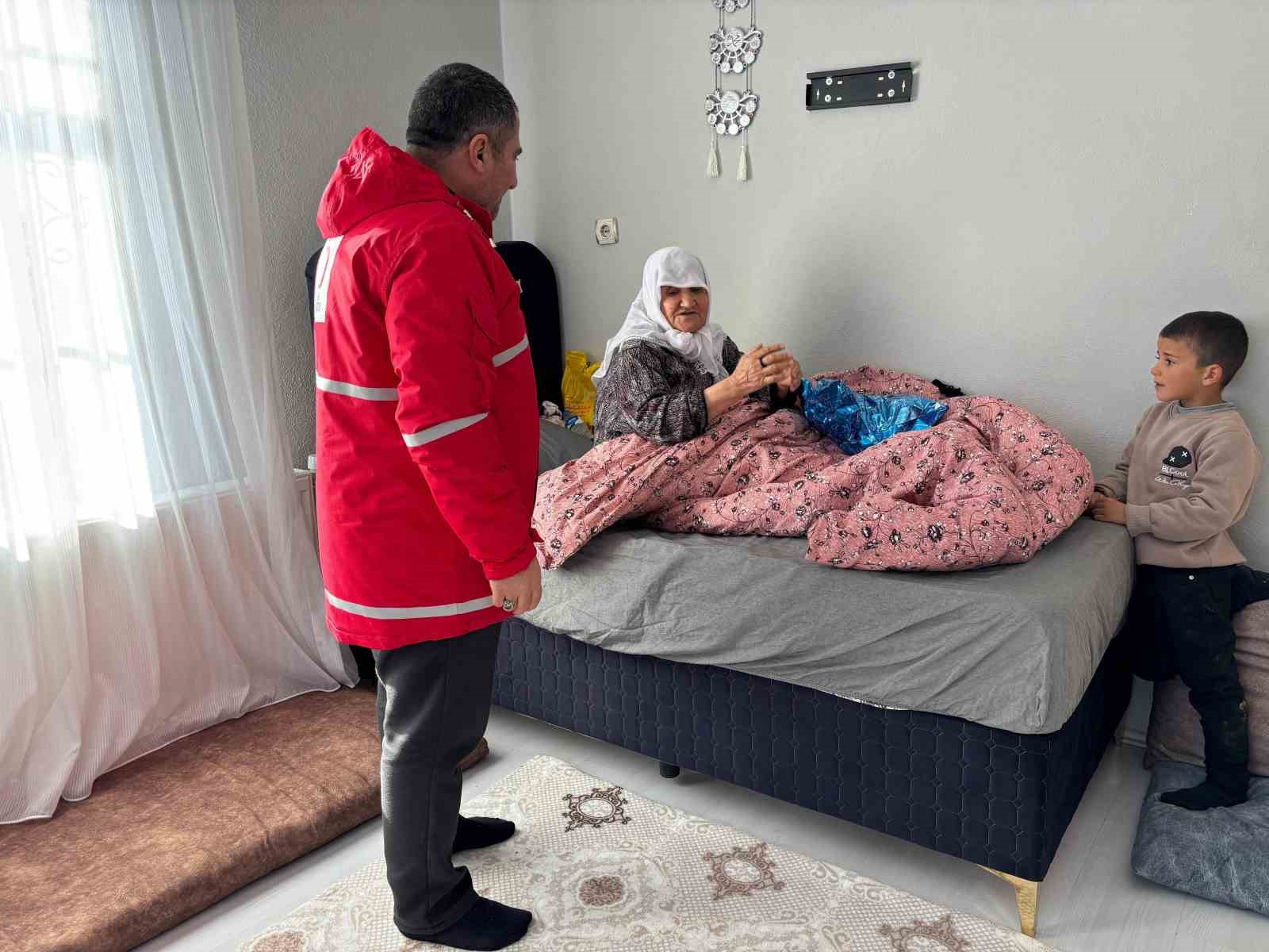 Selçuk Yay: "Büyüklerimiz bizim baş tacımızdır"
Selçuk Yay: "Büyüklerimiz bizim baş tacımızdır"