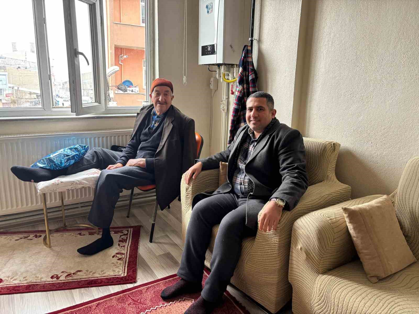 Selçuk Yay: "Büyüklerimiz bizim baş tacımızdır"
Selçuk Yay: "Büyüklerimiz bizim baş tacımızdır"