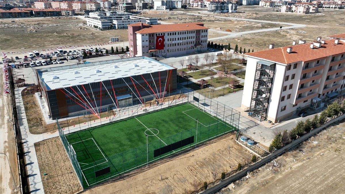 Selçuklu Fen Lisesi Kapalı Spor Salonu ve Suni Çim Saha’nın resmi açılışı gerçekleştirildi
