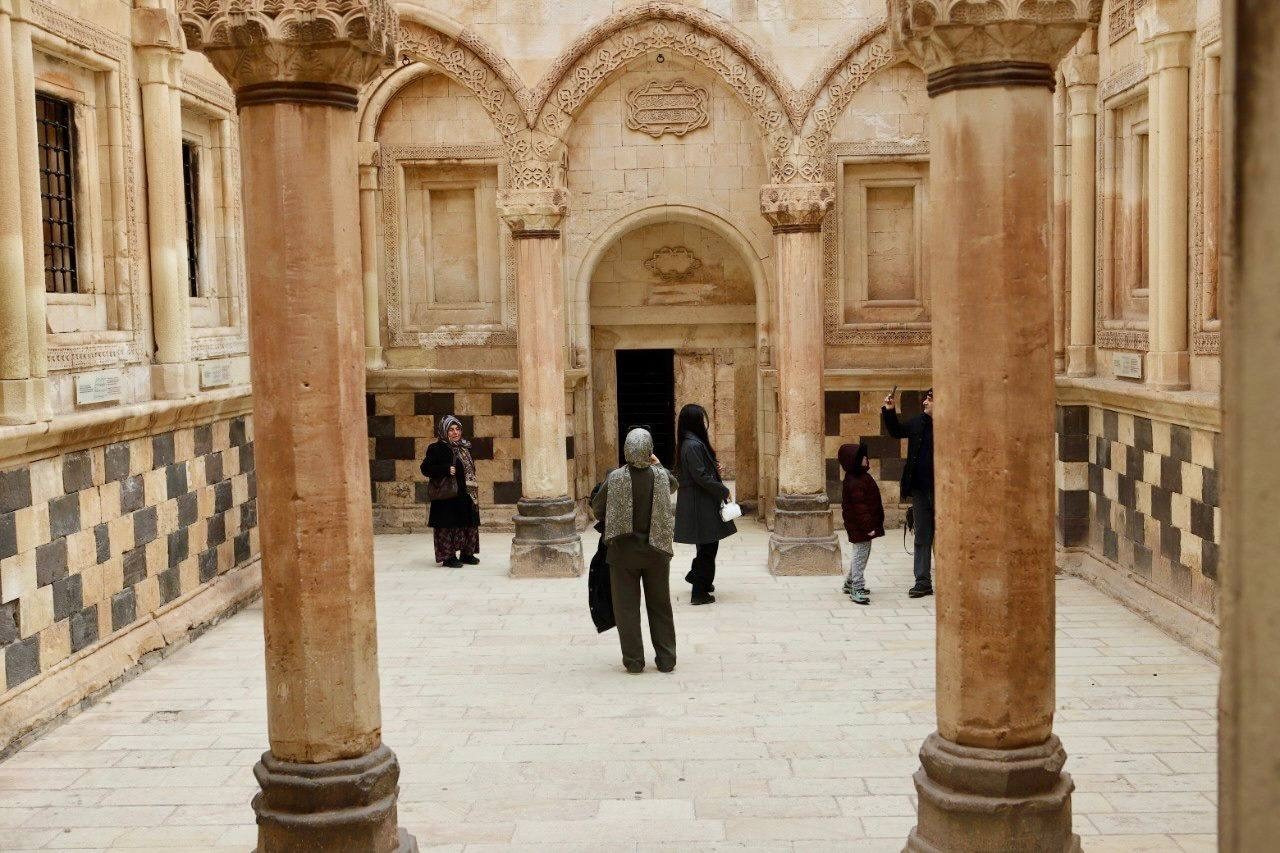 Selçuklu izleriyle yükselen İshak Paşa Sarayı ihtişamıyla göz kamaştırıyor
