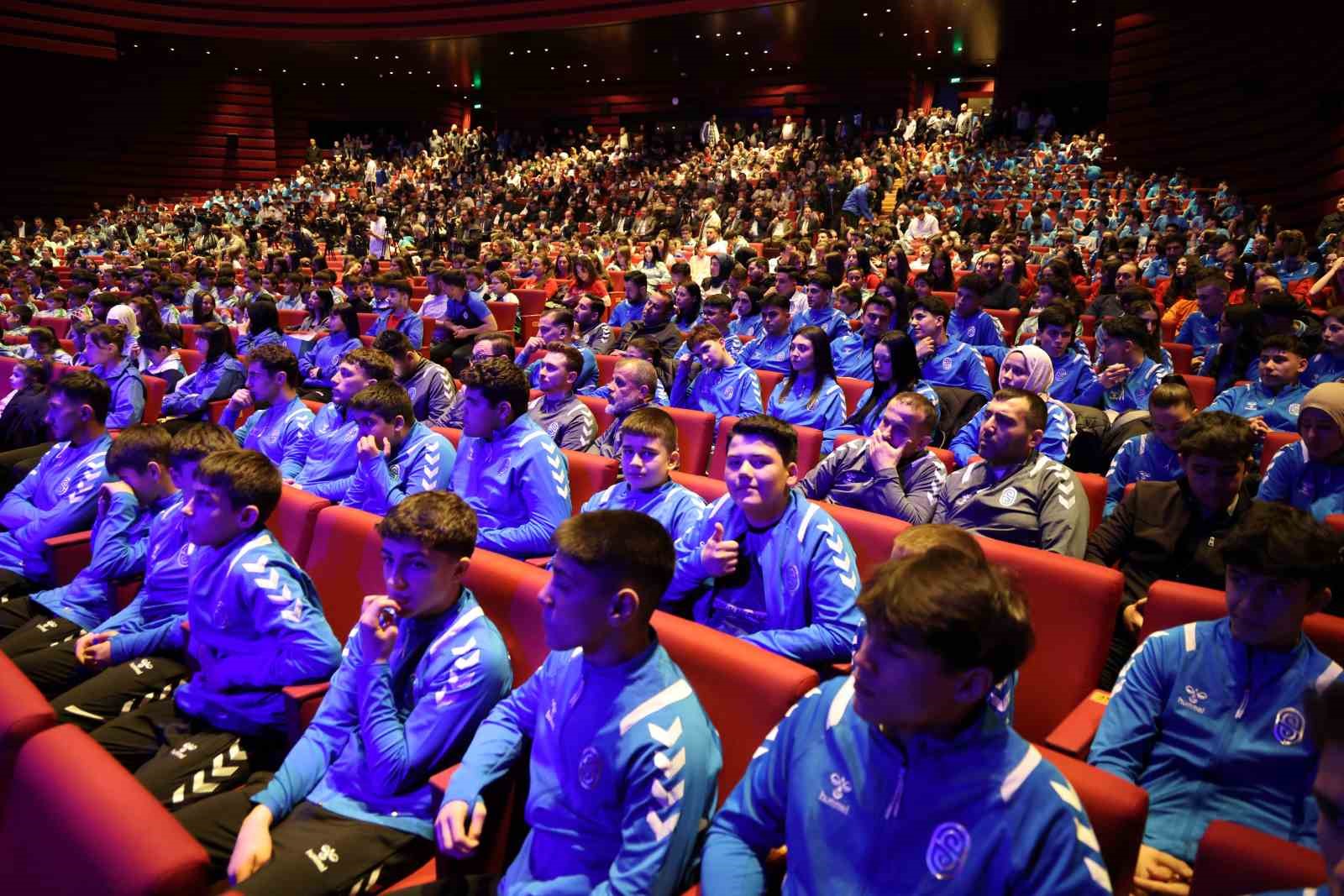 Selçuklu’nun yıldızları ödüllendirildi

