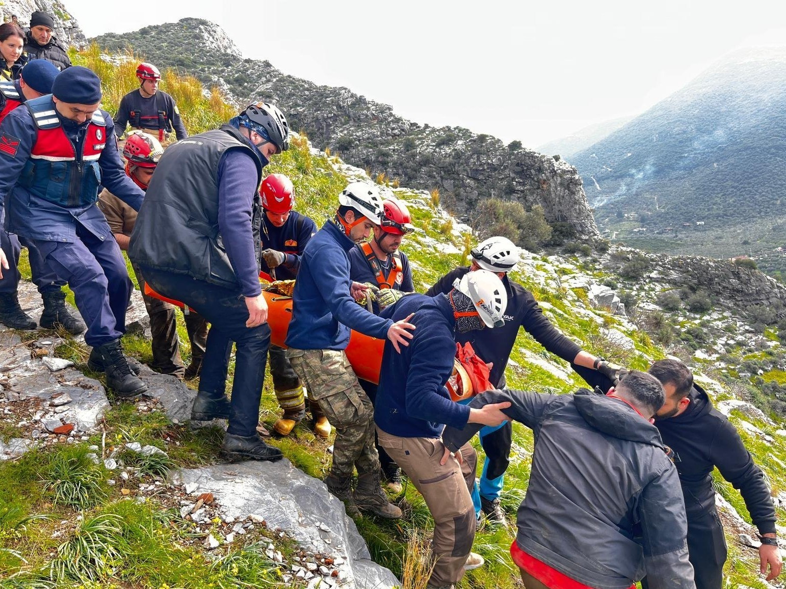Selçuk’ta mağarada 9 saatlik kurtarma seferberliği

