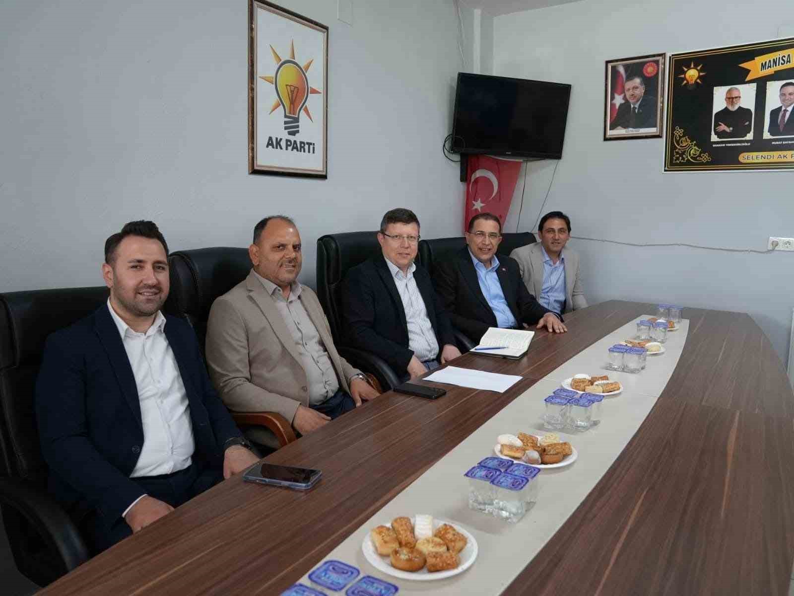 Selendi AK Parti’de mahalle başkanları toplandı
