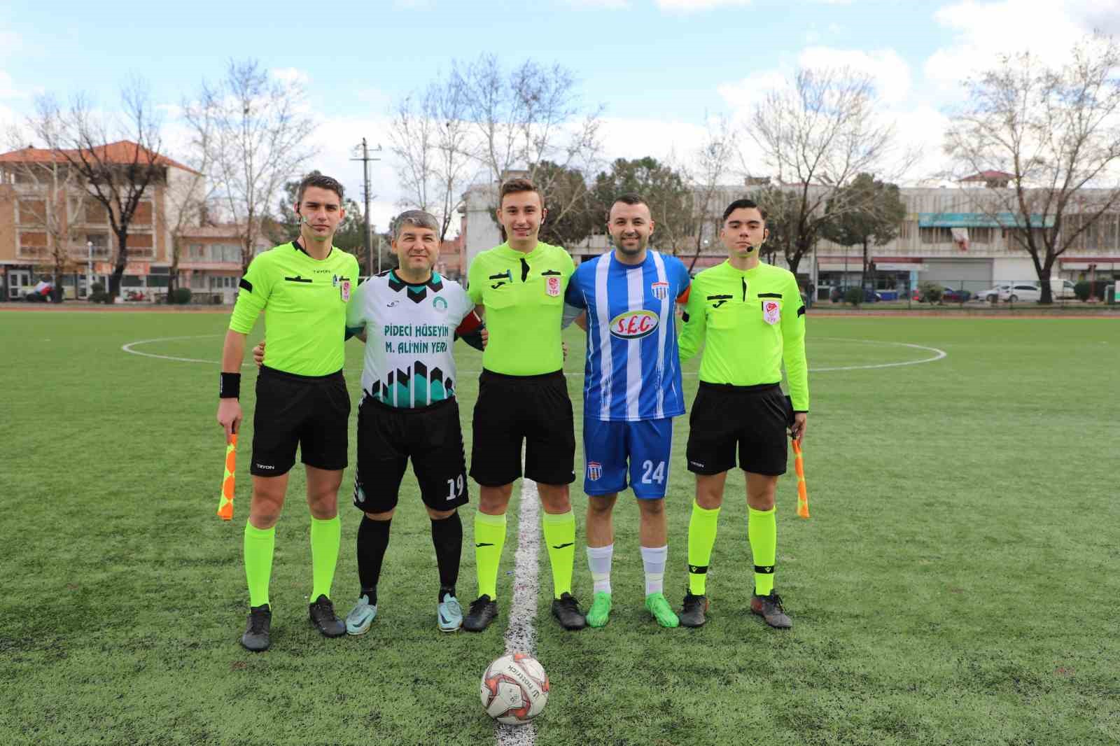 Selendi Belediyespor 7’de 7 yaptı
Selendi Belediyespor 7’de 7 yaptı