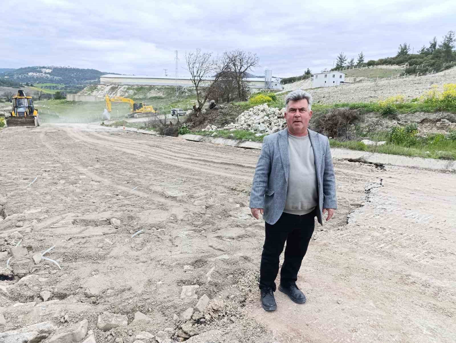 Selendi-Kula eski yolu yeniden trafiğe açıldı
