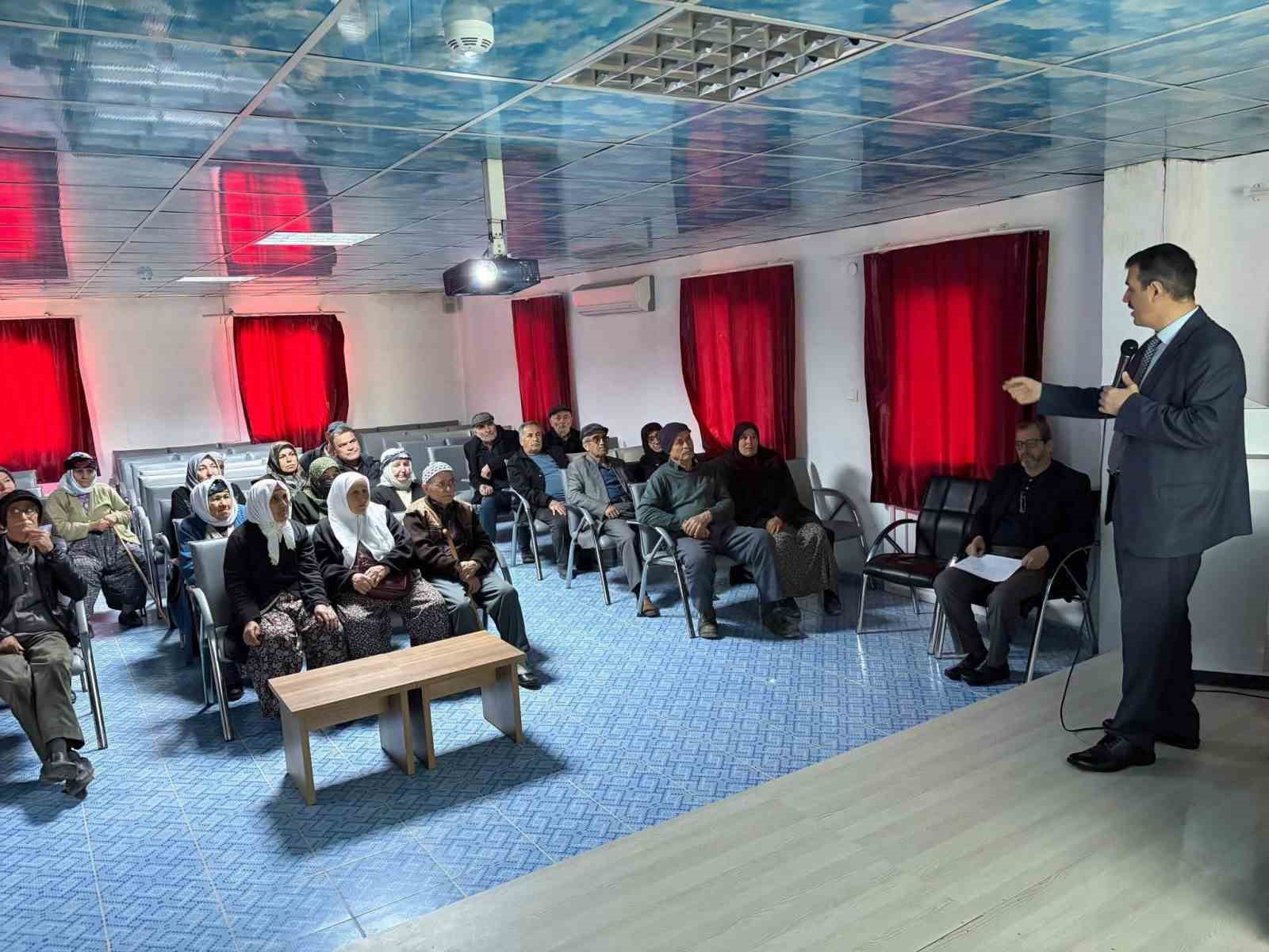 Selendi’de hacı adaylarına eğitim semineri
