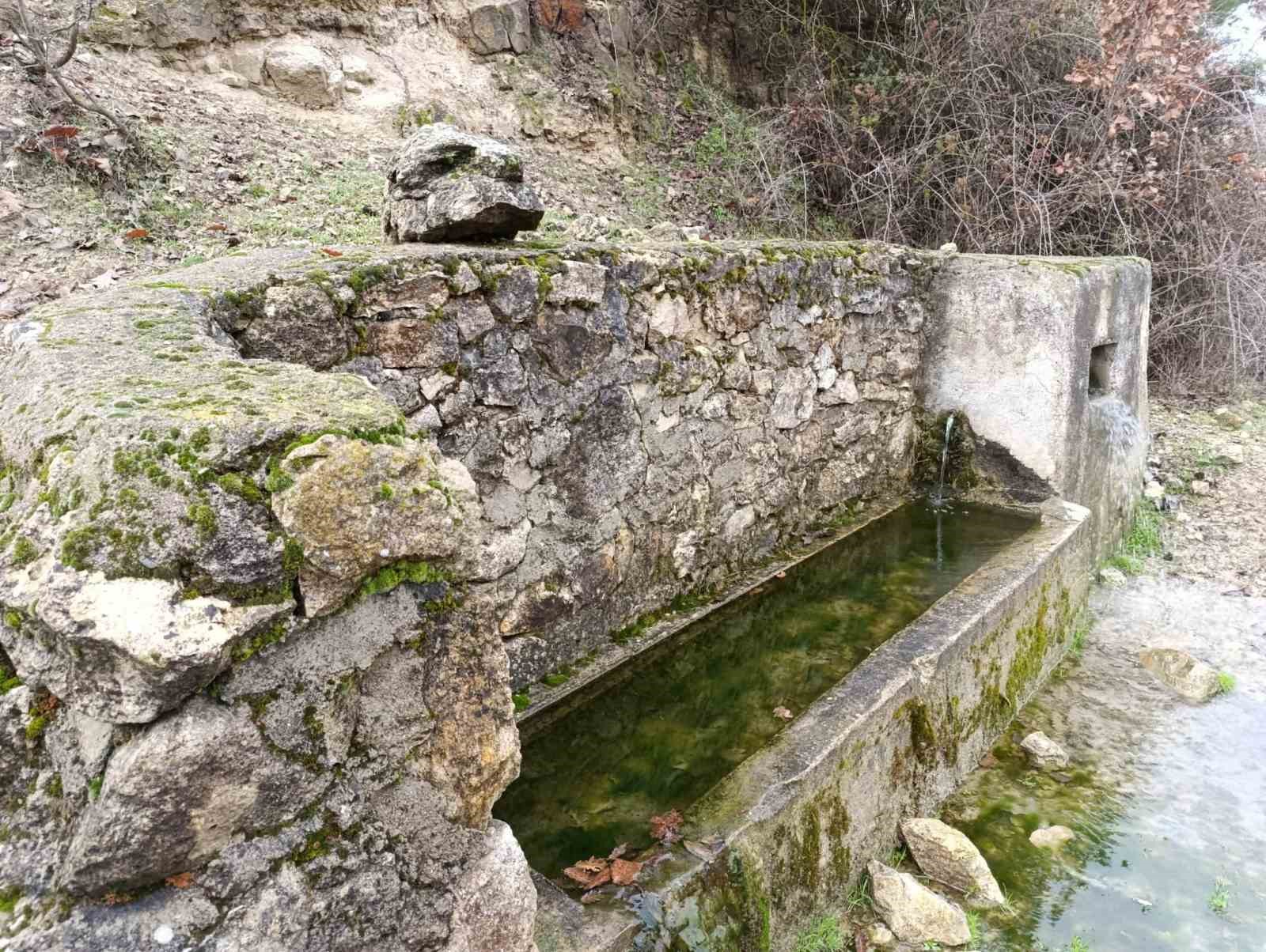 Selendi’de kuruyan çeşmeler yeniden hayat buldu

