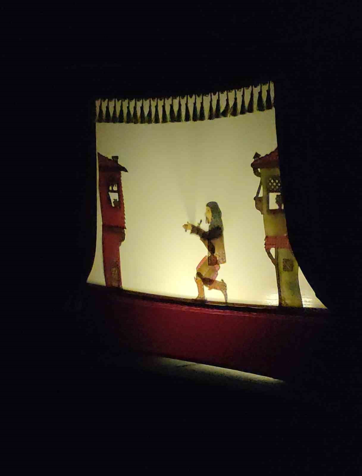 Selendi’de minikler Hacivat-Karagöz ile buluştu
