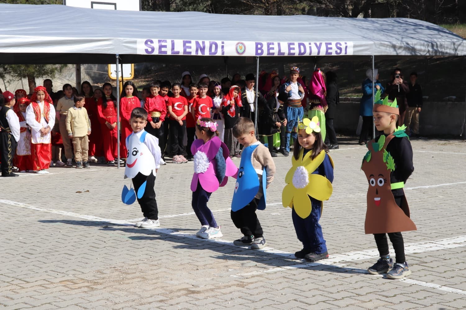 Selendi’de Nevruz coşkusu
Selendi’de Nevruz coşkusu