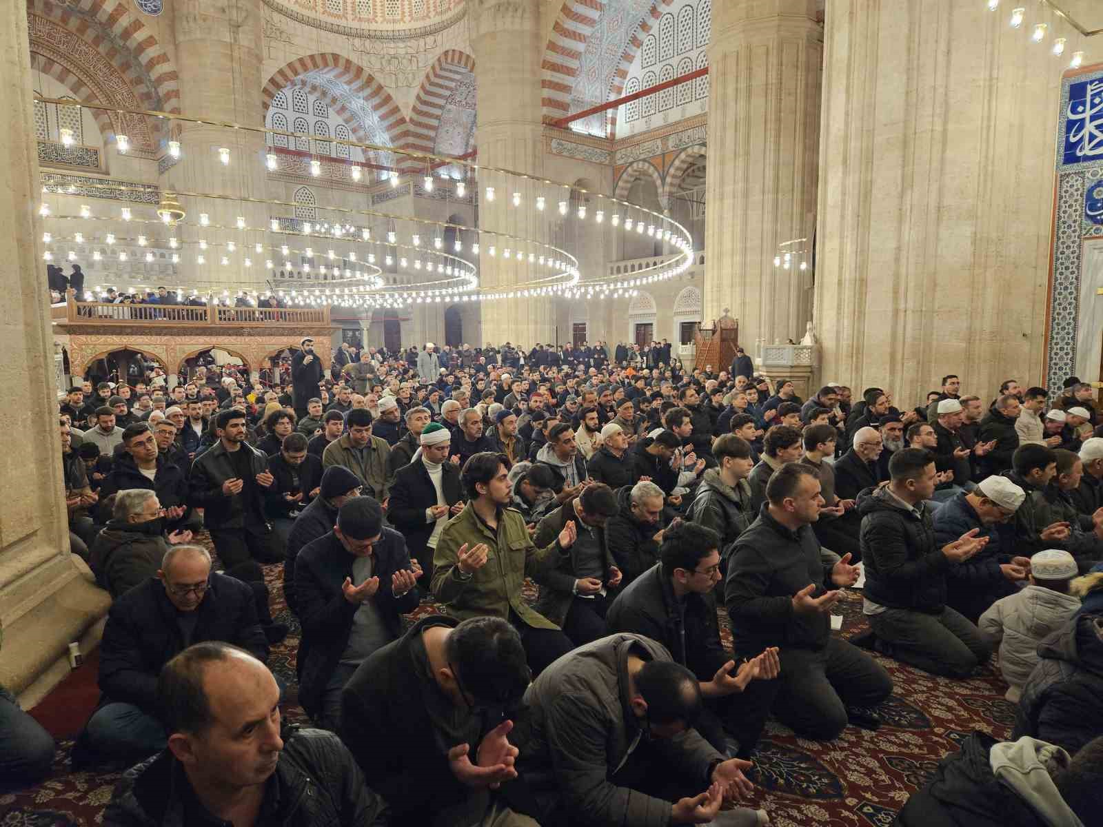 Selimiye Camii’nde 4 yıl aradan sonra ilk teravih
