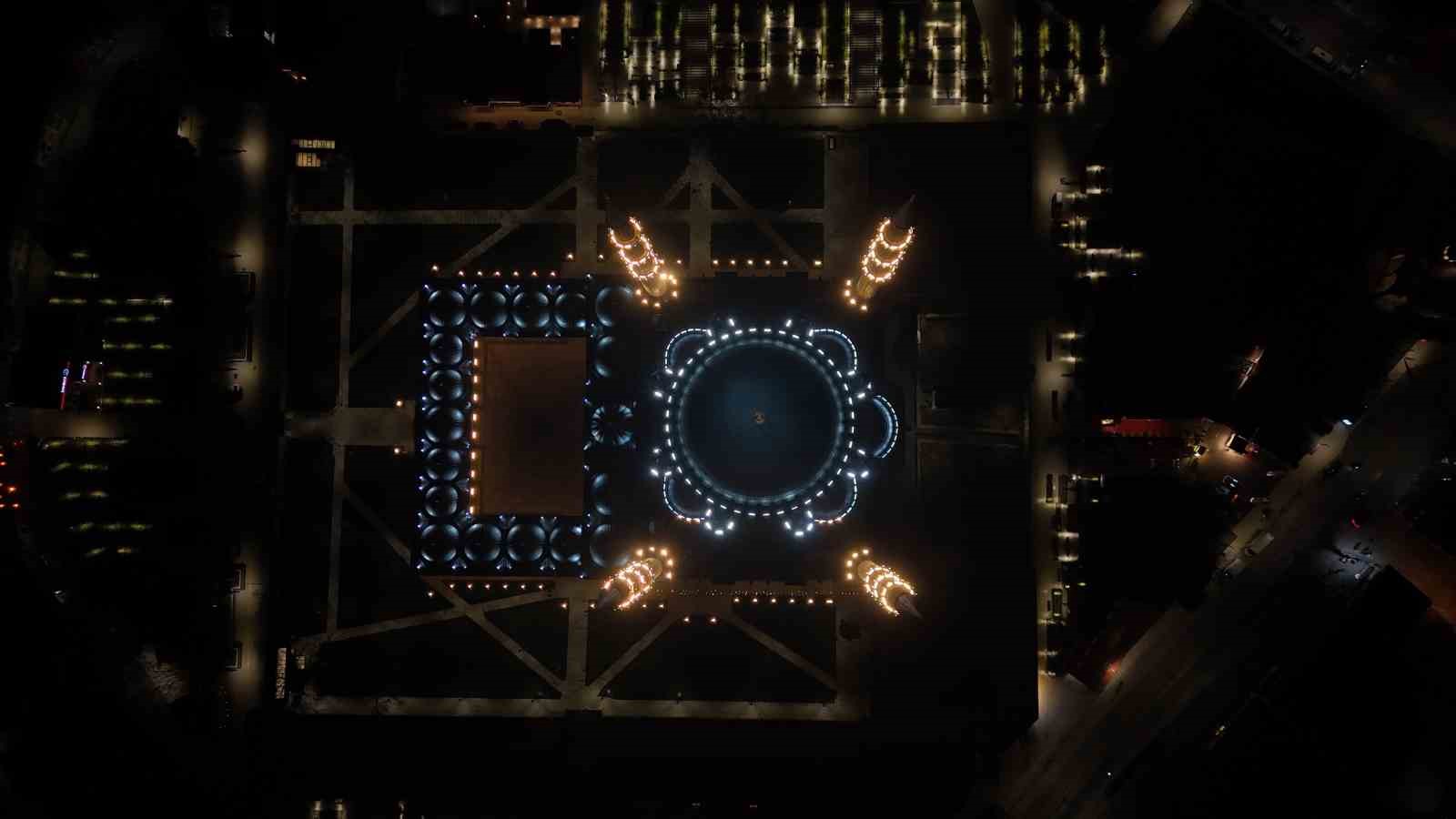 Selimiye Camii’nde mahya mesajı değişti: "Camide Hayat Var"
