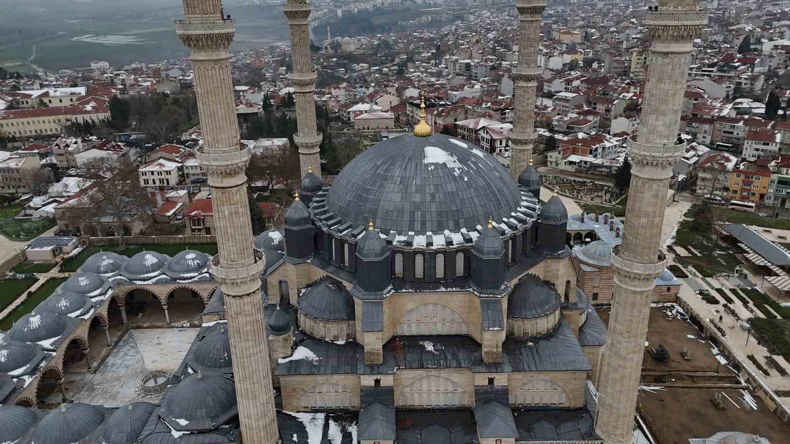 Selimiye Camii’nde tartışma konusu olan kubbe yazıları uzun bir aradan sonra ilk kez görüntülendi
