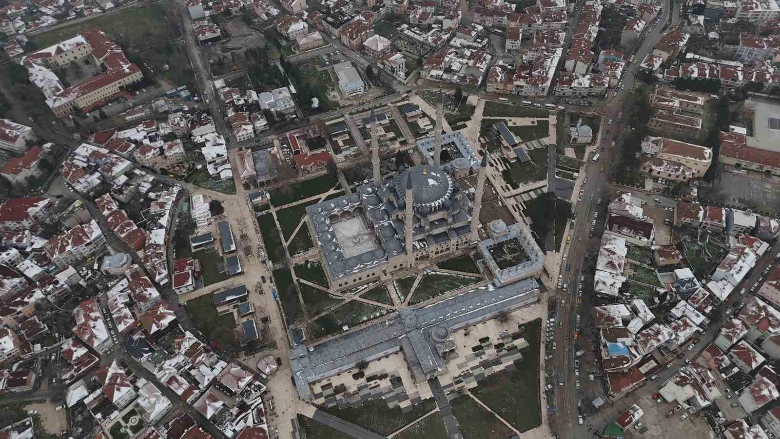 Selimiye Camii’nde tartışma konusu olan kubbe yazıları uzun bir aradan sonra ilk kez görüntülendi
