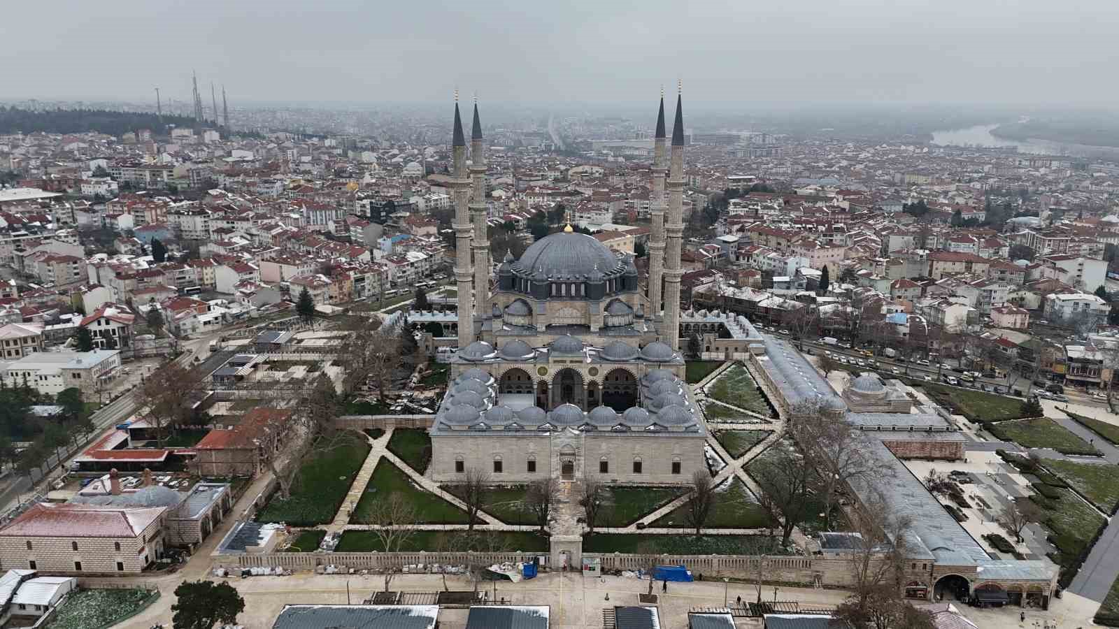 Selimiye Camii’nde tartışma konusu olan kubbe yazıları uzun bir aradan sonra ilk kez görüntülendi
