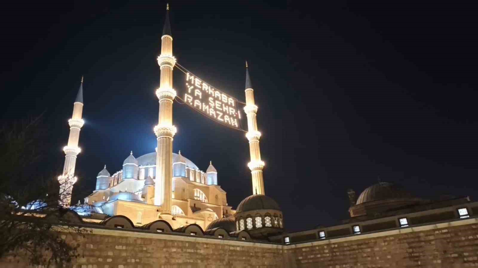 Selimiye yeniden açıldı, Edirne ziyaretçi akınına uğradı
