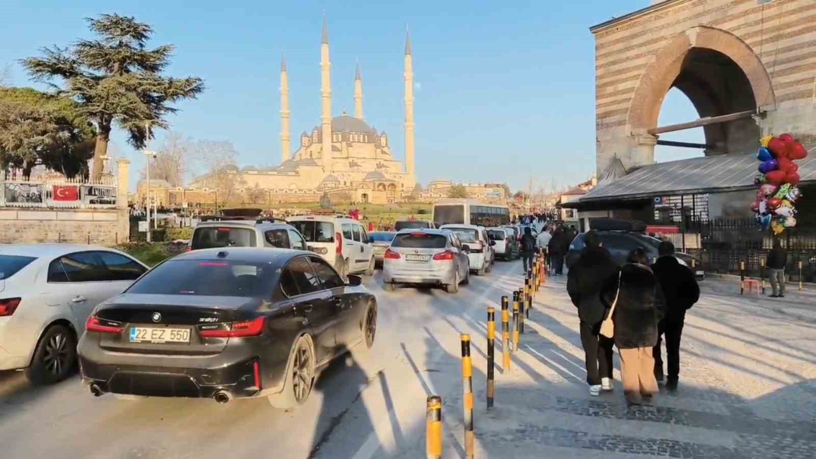 Selimiye yeniden açıldı, Edirne ziyaretçi akınına uğradı
