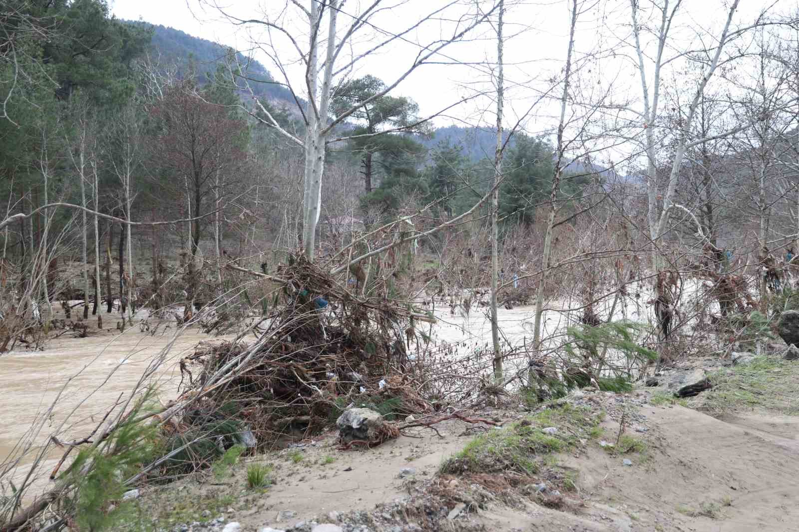 Selin ardından oluşan plastik atıklar dikkat çekti
