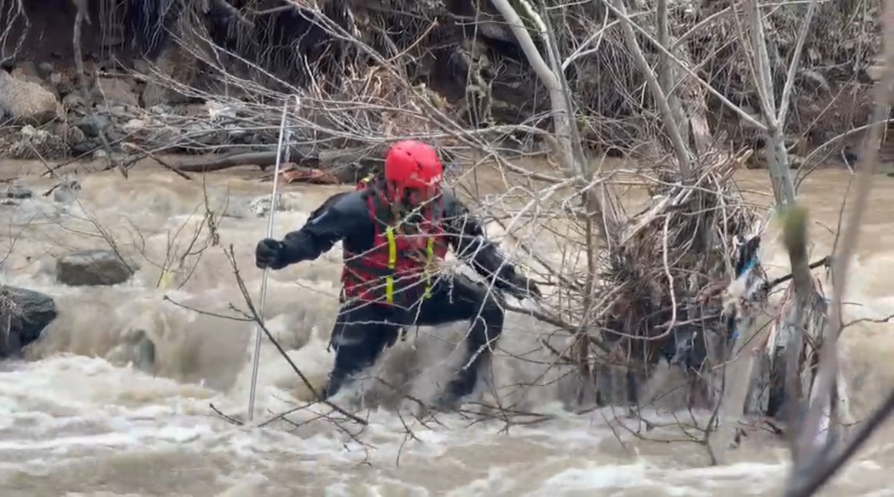 Şemdinli’de dereye düşen çocuğu arama çalışmaları sürüyor
