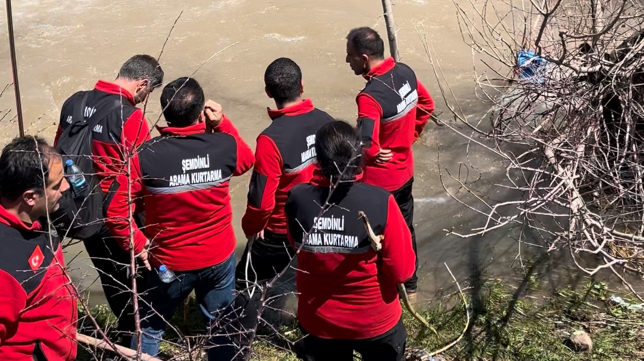 Şemdinli’de dereye düşen çocuğun cansız bedeni bulundu
