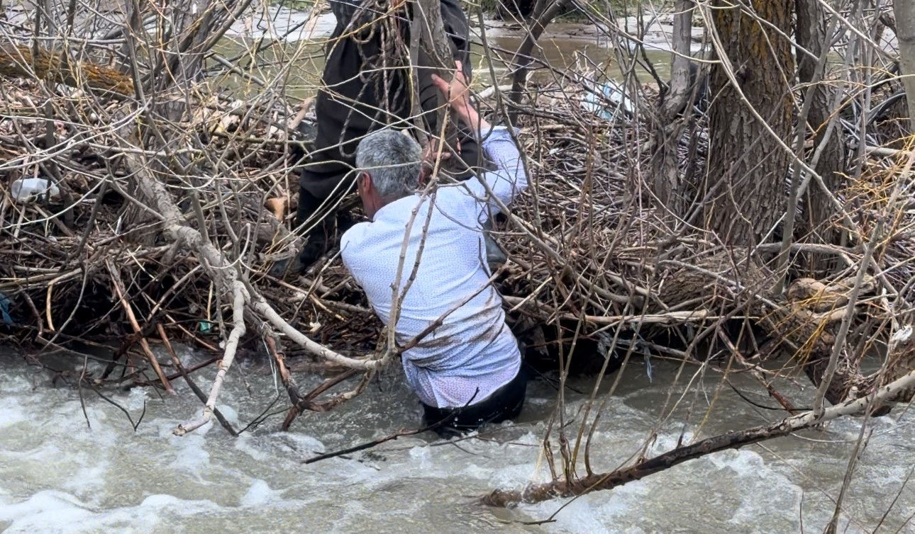Şemdinli’de dereye düşen çocuk için seferberlik başlatıldı
