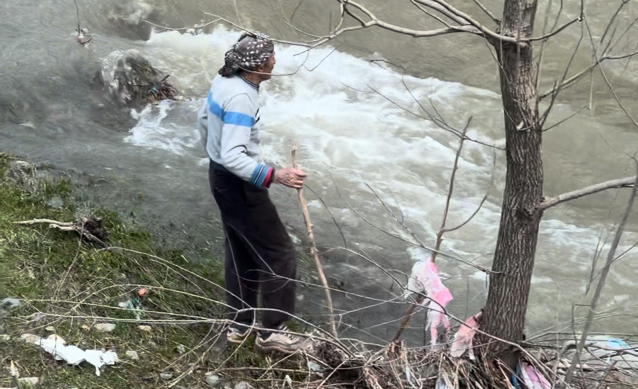 Şemdinli’de dereye düşen çocuk için seferberlik başlatıldı
