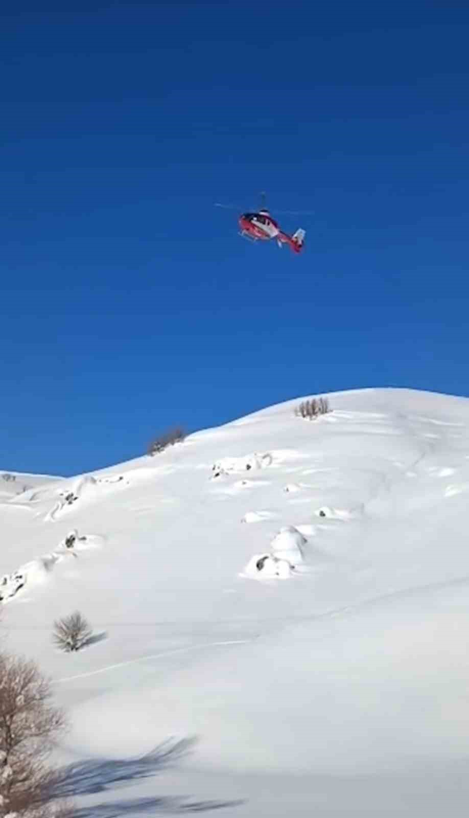 Şemdinli’de nefes kesen kurtarma: Kar esaretindeki hamile kadın için zamanla yarış
Şemdinli’de nefes kesen kurtarma: Kar esaretindeki hamile kadın için zamanla yarış