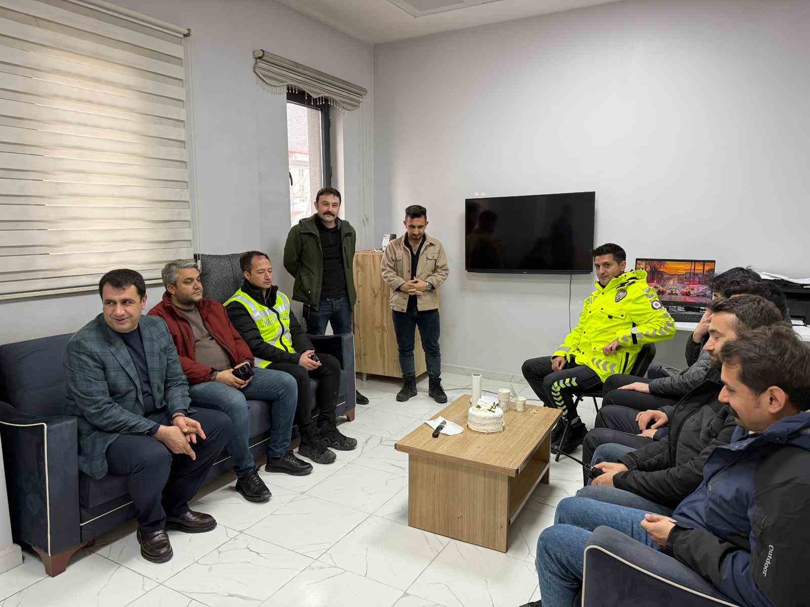 Şemdinli’de polislere pasta sürprizi
