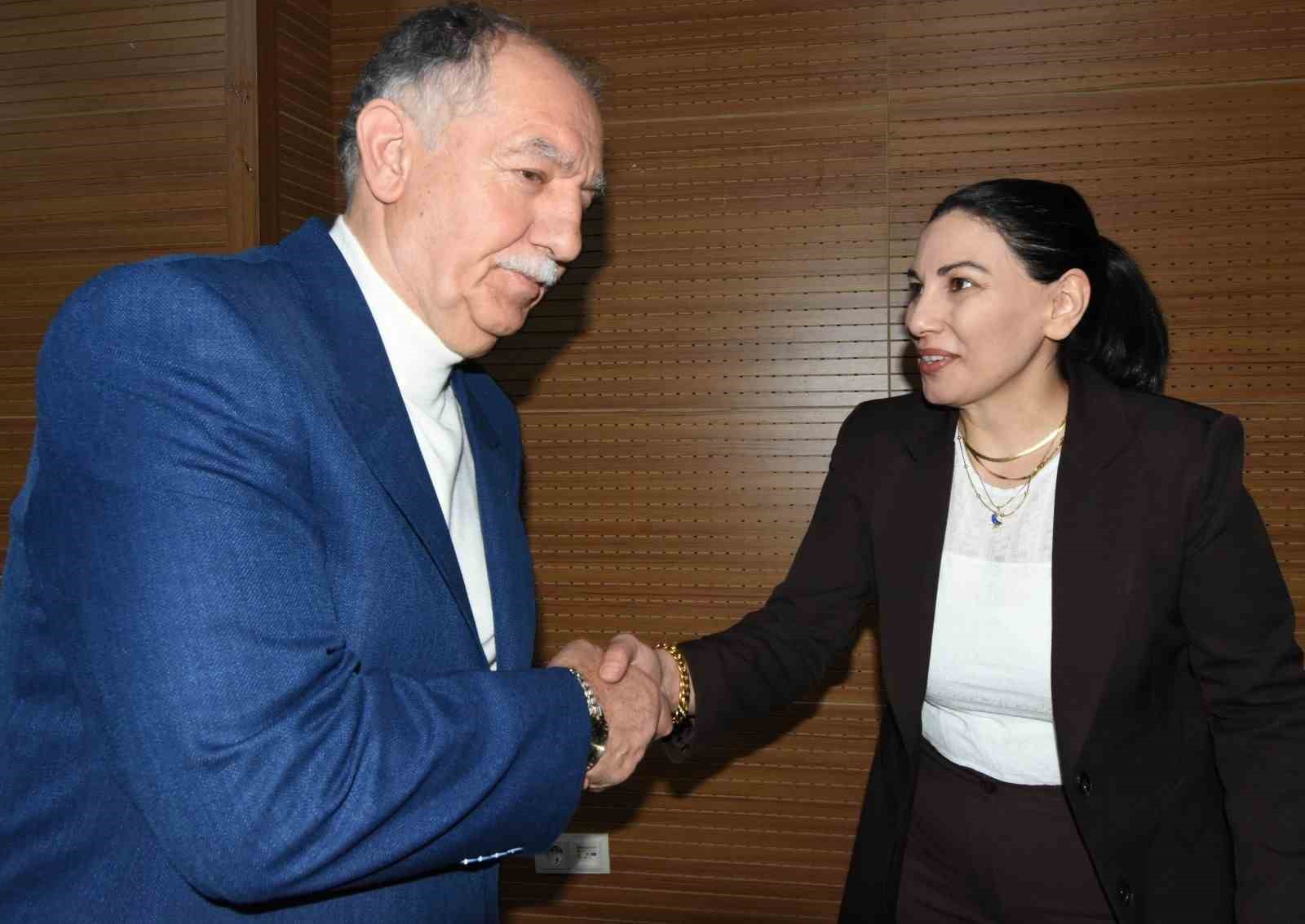 Şenkaya’da Esnaf Odası’na kadın eli
