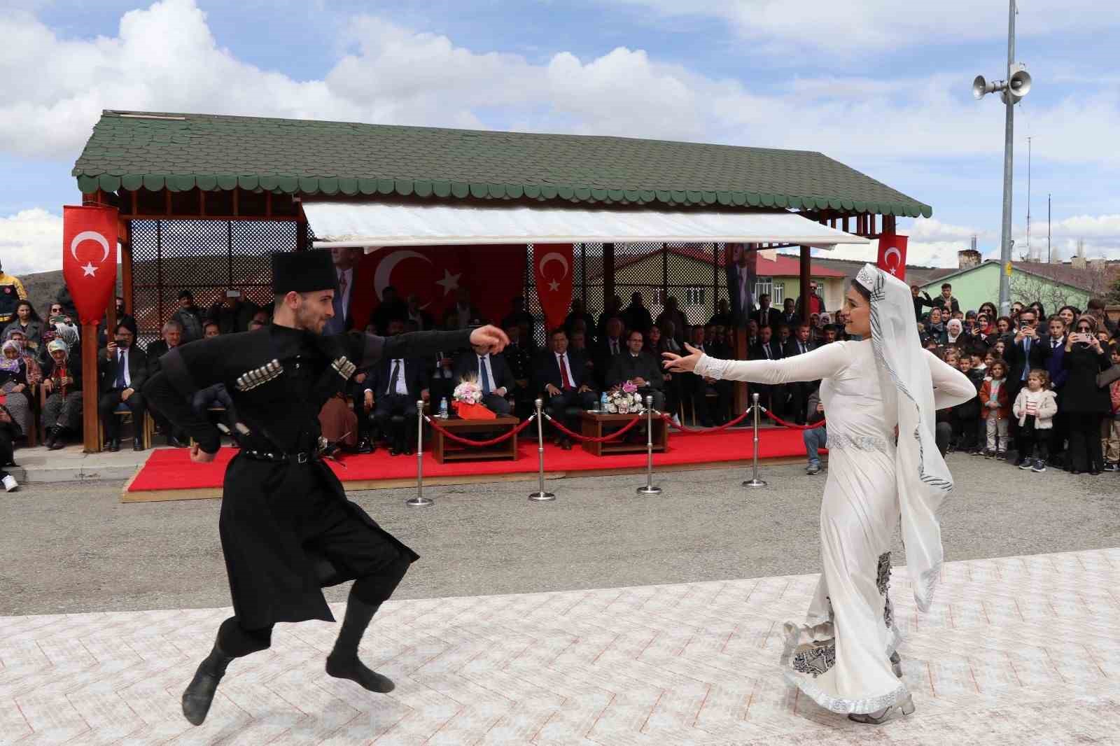 Şenkaya’da kurtuluş coşkusu
Şenkaya’da kurtuluş coşkusu