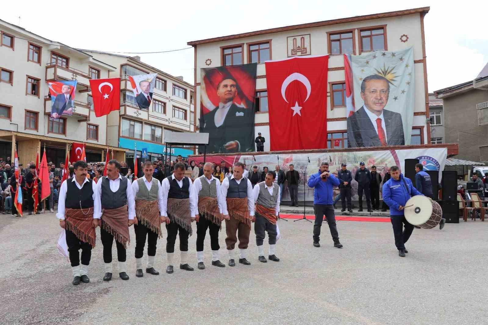 Şenkaya’da kurtuluş coşkusu
Şenkaya’da kurtuluş coşkusu
