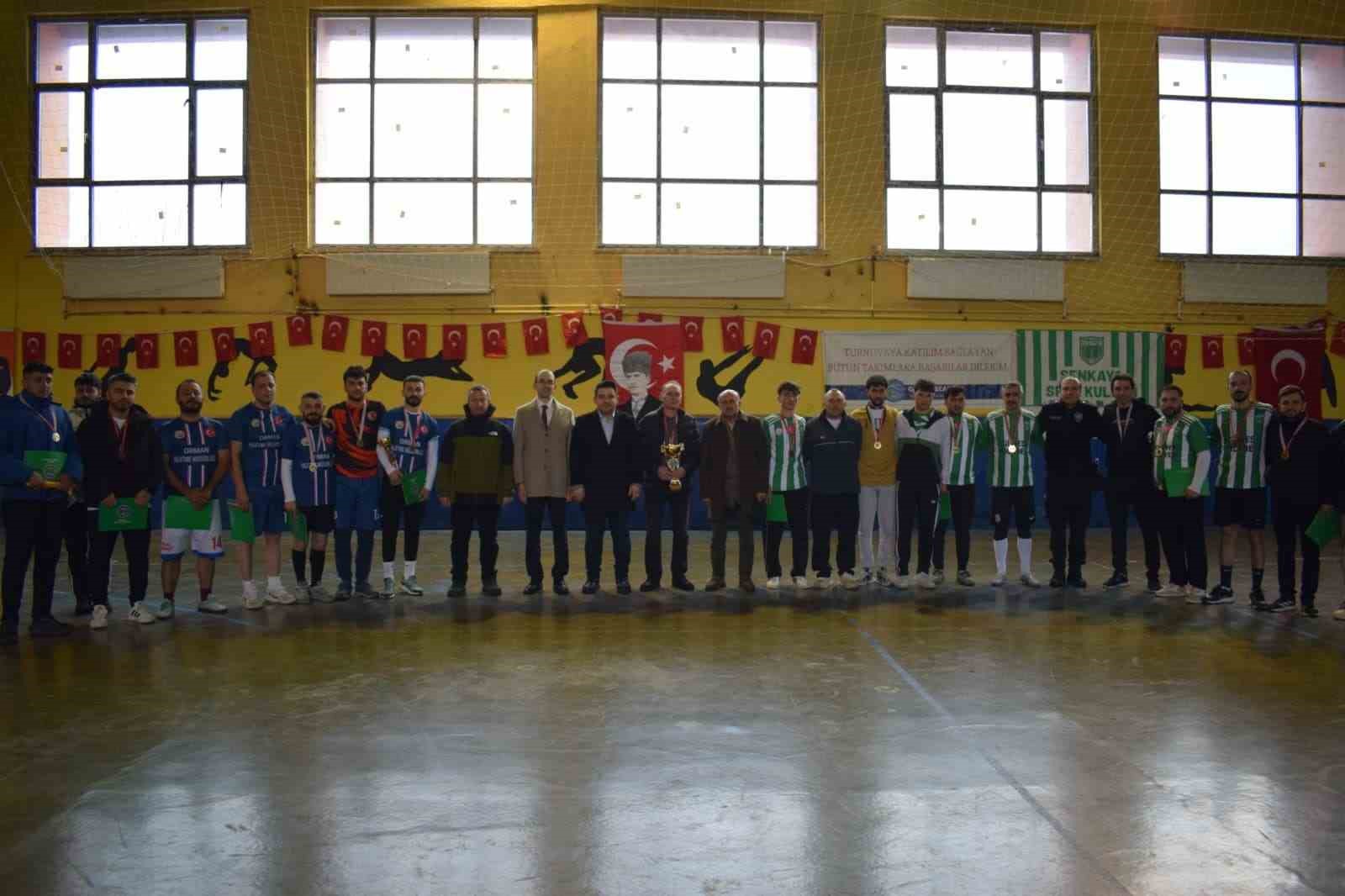 Şenkaya’da salon futbolu coşkusu
