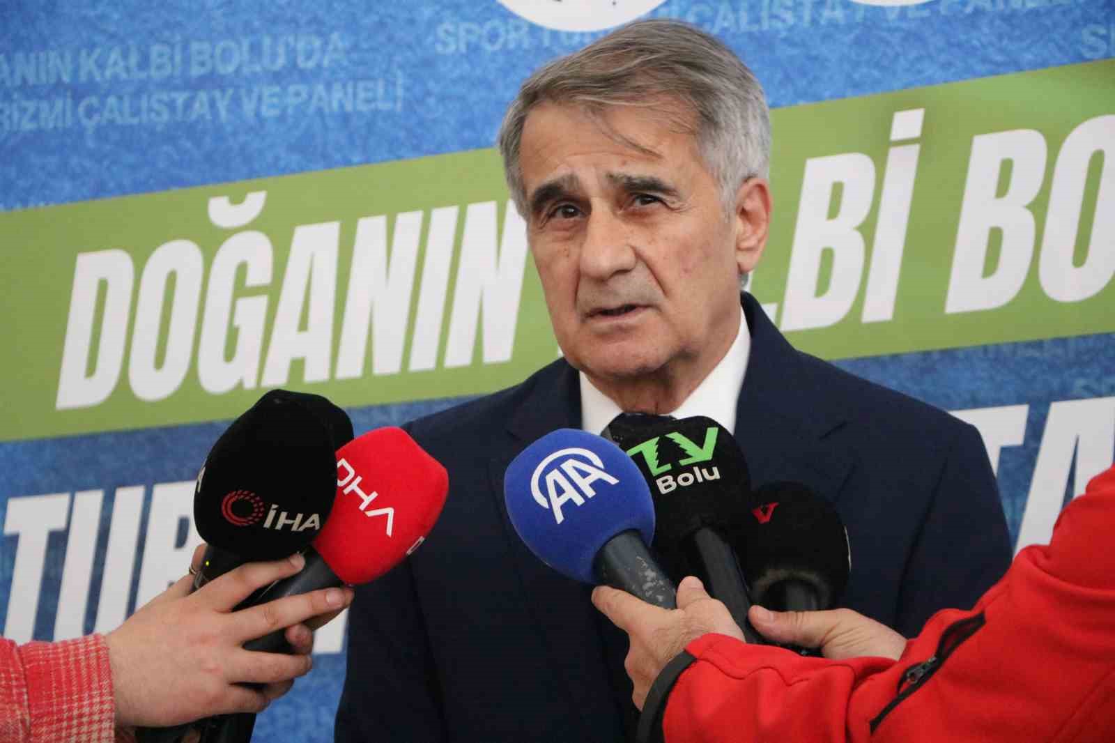 Şenol Güneş: "Milli takımın çeyrek finale kadar rahat gelebilecek bir görüntüsü var"
Şenol Güneş: "Milli takımın çeyrek finale kadar rahat gelebilecek bir görüntüsü var"