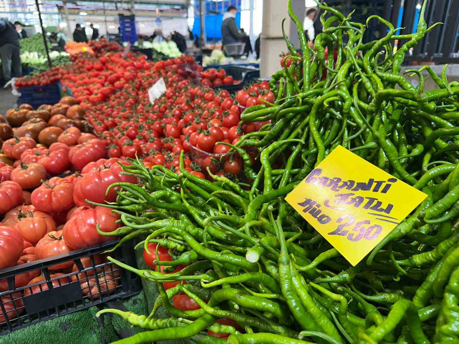 Seraları su basınca sivri biber ve salatalığın ateşi yükseldi
