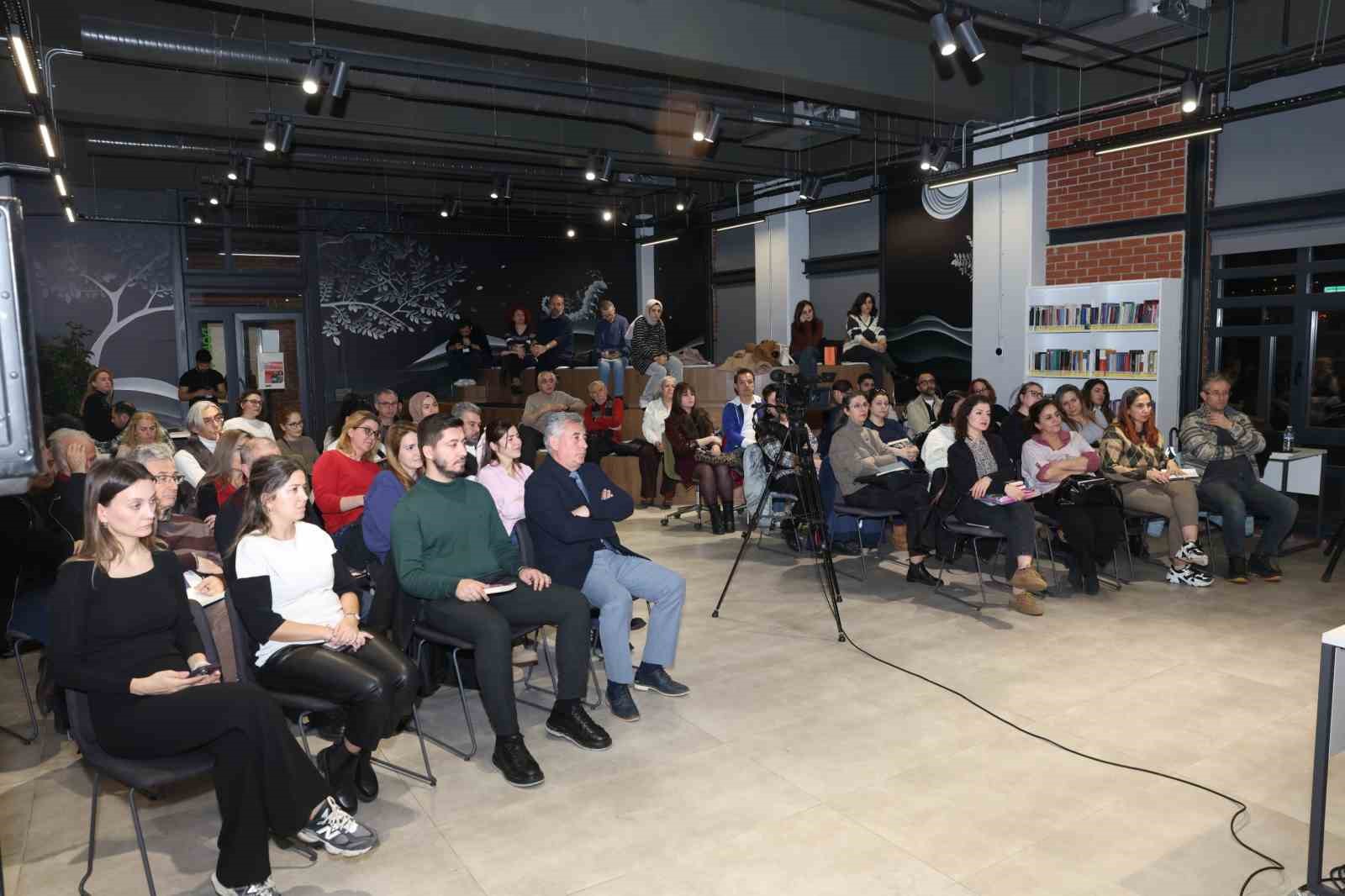 Seray Şahiner, son romanını doğduğu şehir Bursa’da anlattı
Seray Şahiner, son romanını doğduğu şehir Bursa’da anlattı