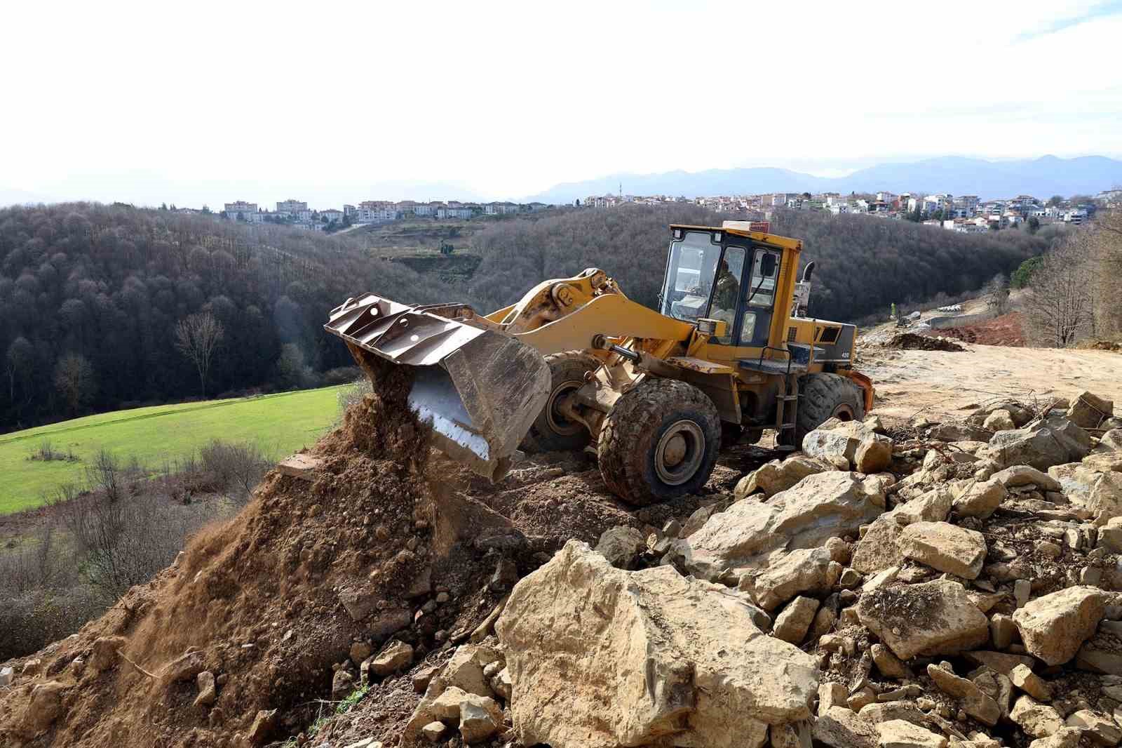 Serdivan ve Beşköprü birbirine bağlanıyor: Makineler sahaya indi
