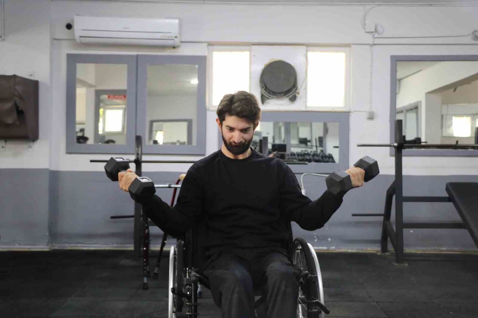 Serebral palsi hastası genç sporla hayata tutundu
