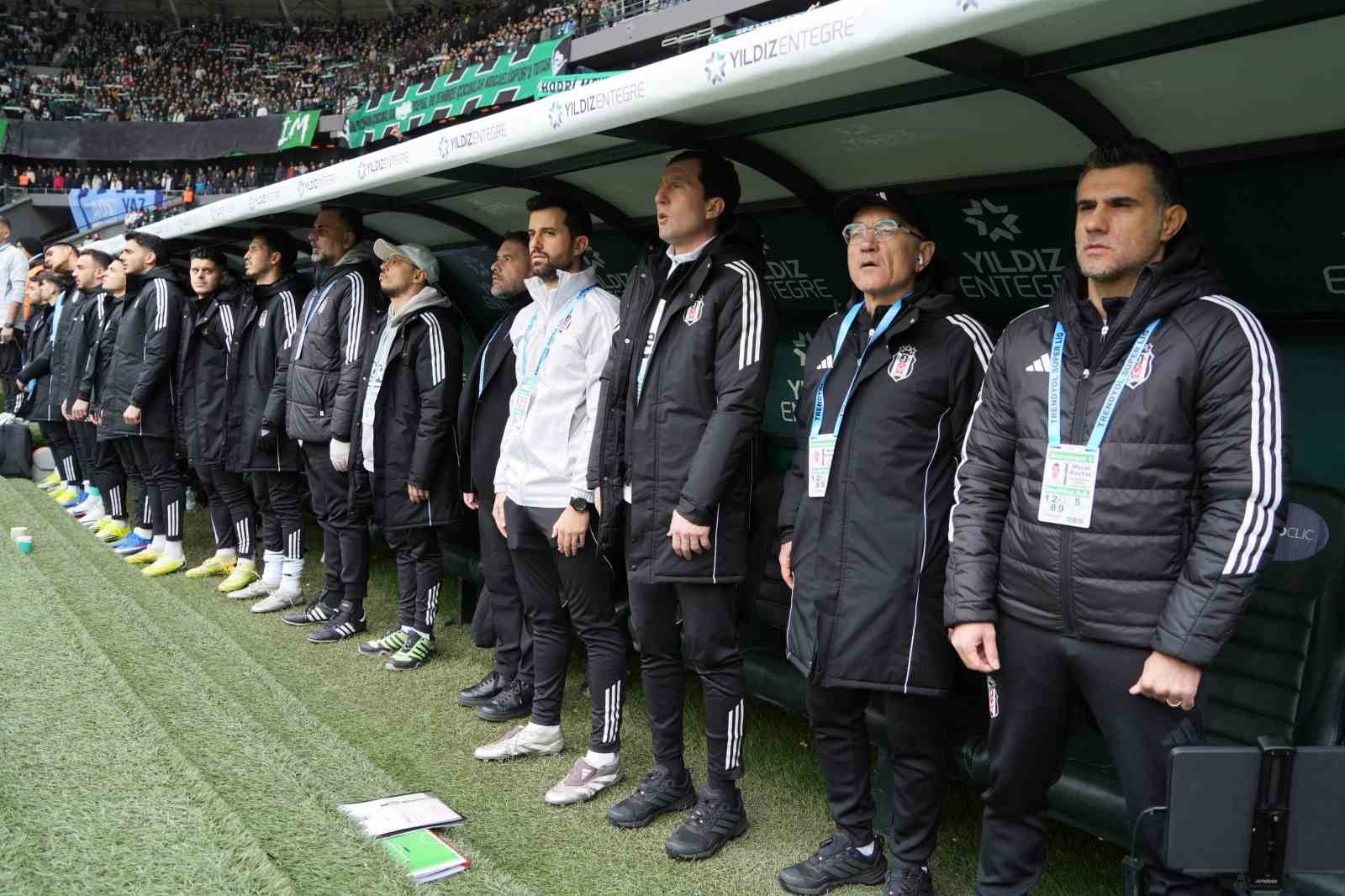 Sergen Yalçın’dan Kocaelispor maçında 2 değişiklik
Sergen Yalçın’dan Kocaelispor maçında 2 değişiklik