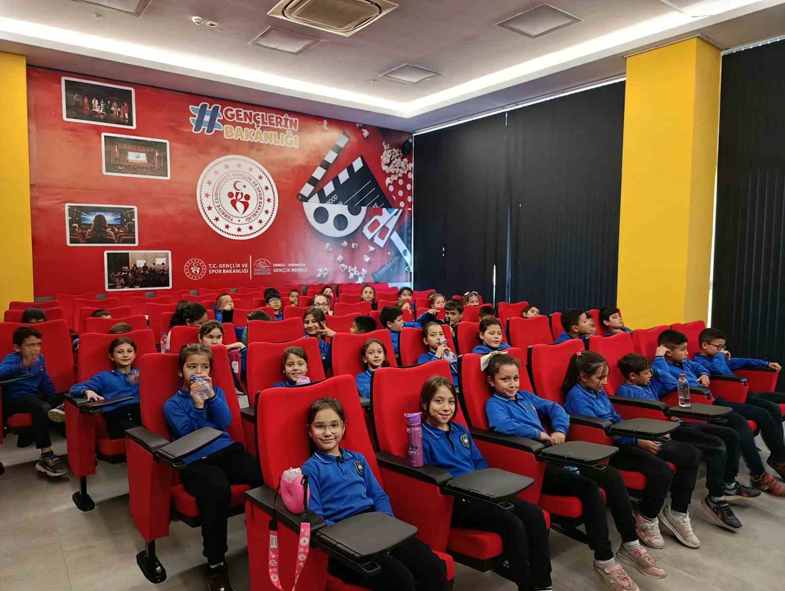 Serinhisar Gençlik Merkezi hizmete girdi
Serinhisar Gençlik Merkezi hizmete girdi